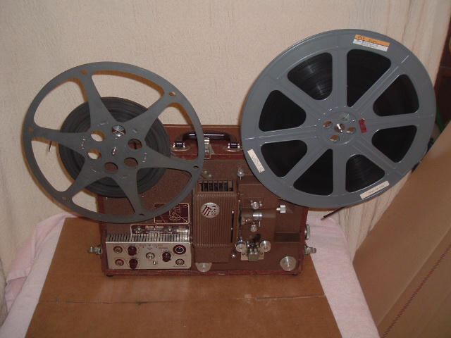 Calvin%2053%208MM%20Sound%20Movie%20Projector%20Does%202200.jpg